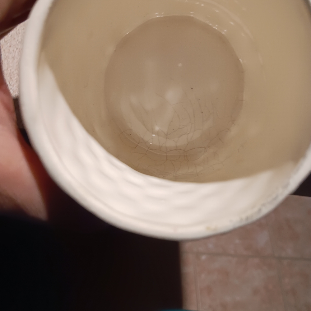 White Ceramic Jar with Raspberry Lid - Picture 4 of 7